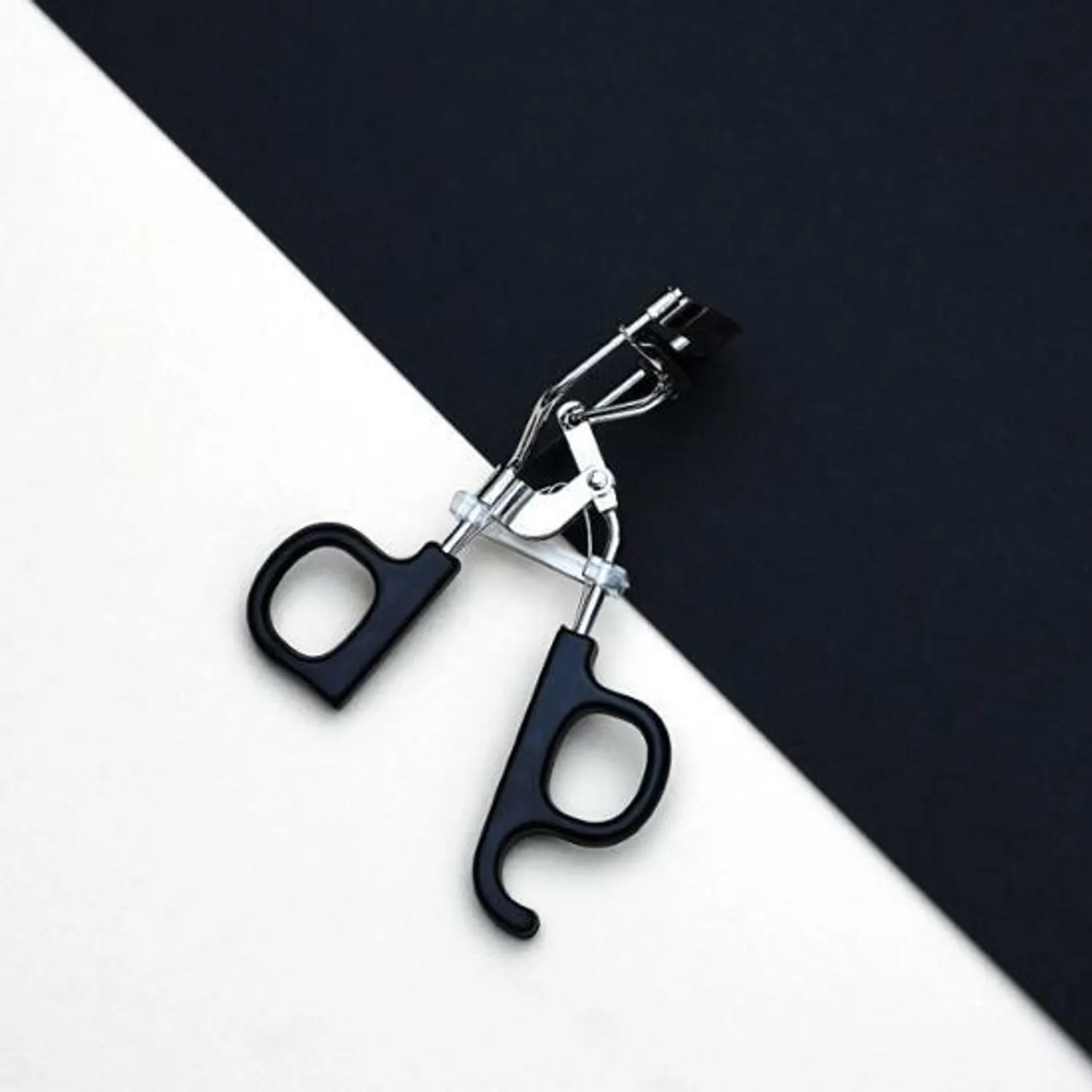312-laneige-eyelash-curler-1.webp