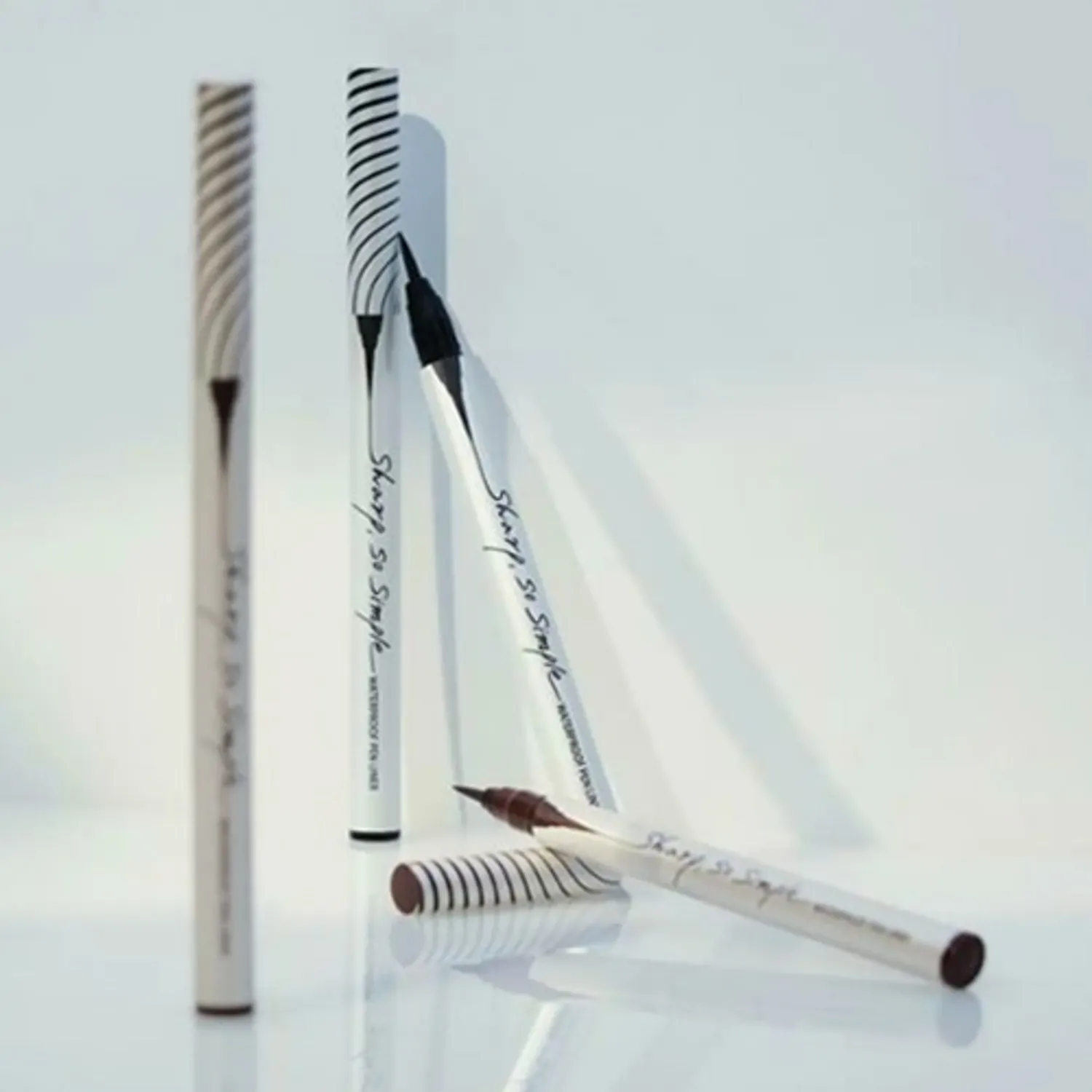 CLIO Sharp So Simple Pen Liner